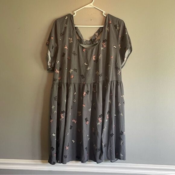 Torrid Women’s Size 4 4X plus size Gray dress with butterflies - Picture 2 of 4